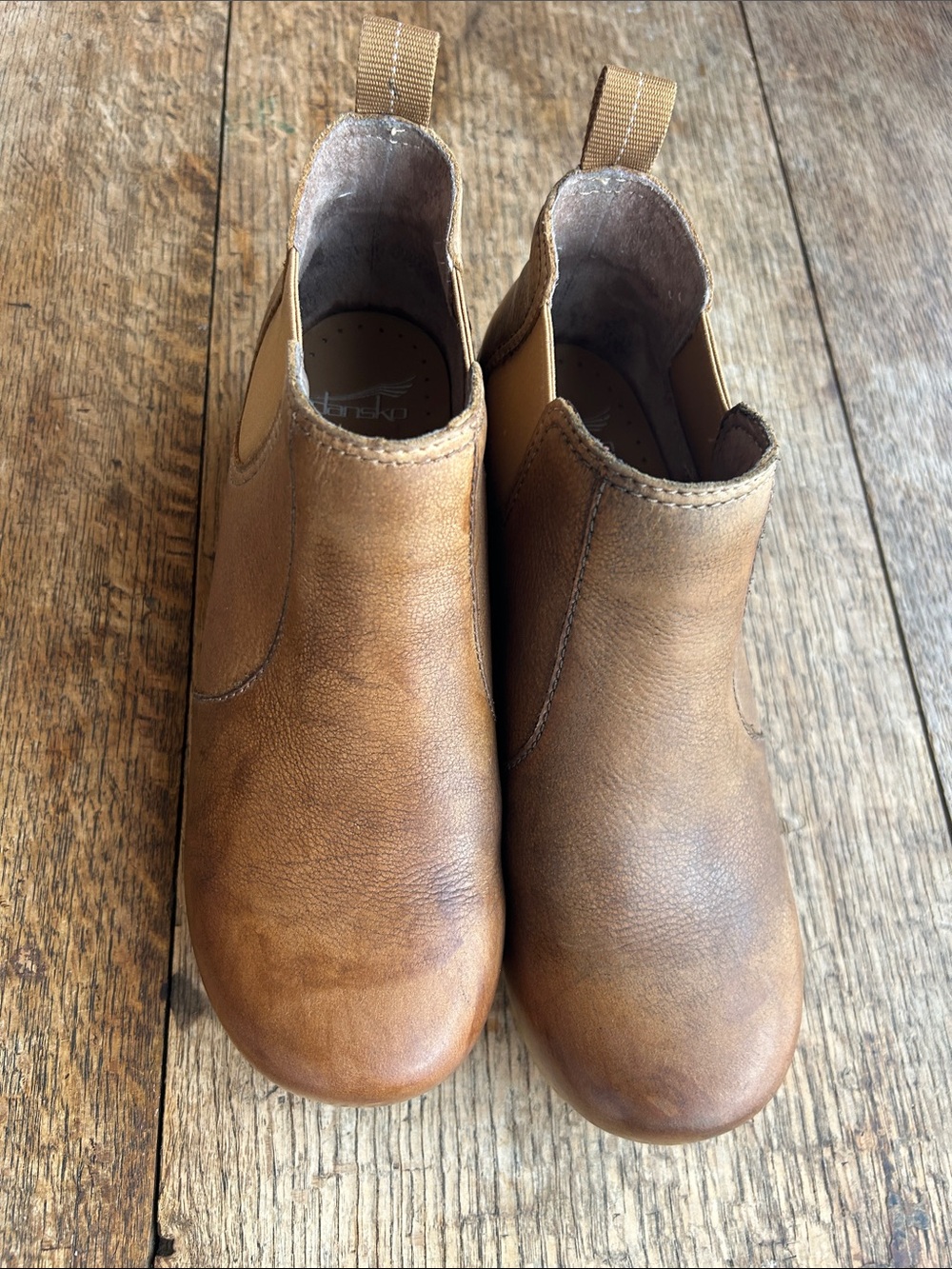 Dansko Frankie Chelsea Boots Rich Honey  Distressed Leather. Classic Clog Size 9